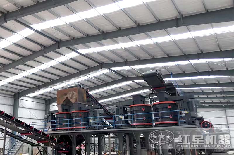 大型復合式破碎機制砂現(xiàn)場 大型復合式破碎機制砂現(xiàn)場