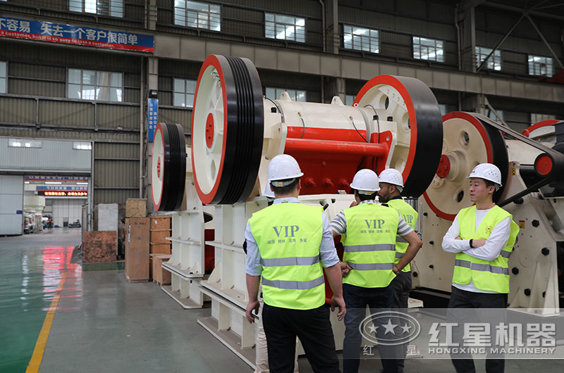 客戶來廠參觀顎式破碎機 客戶來廠參觀顎式破碎機