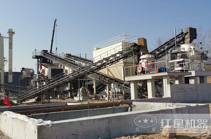 圓錐破和制砂機(jī)作業(yè)現(xiàn)場(chǎng) 圓錐破和制砂機(jī)作業(yè)現(xiàn)場(chǎng)